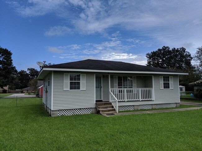 Foto del edificio - ADORABLE 3 Bed 1 bath in Breaux Bridge!!