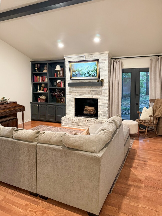 Foto del edificio - Parkwood Blvd.