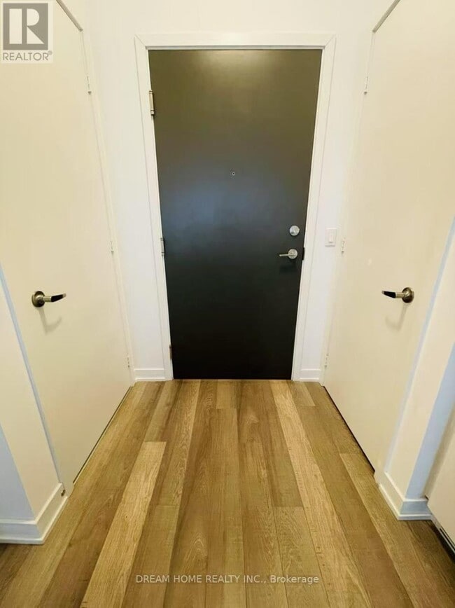 Building Photo - 5180 Yonge St