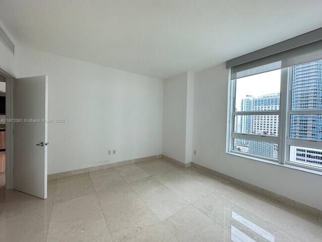 Foto del edificio - 950 Brickell Bay Dr