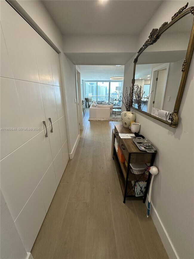 Foto del edificio - 2655 Collins Ave