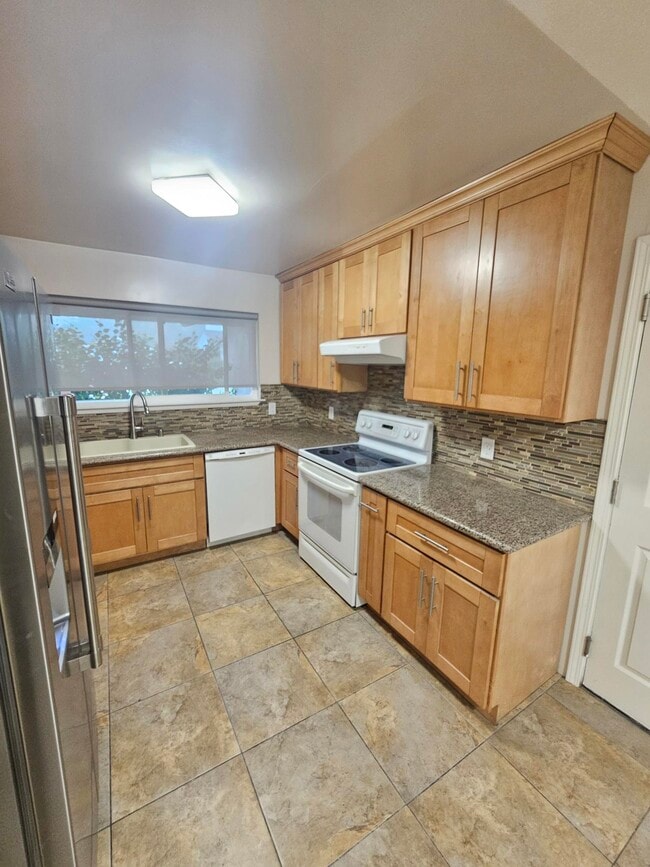 Foto del edificio - 2253 Hamlin Dr