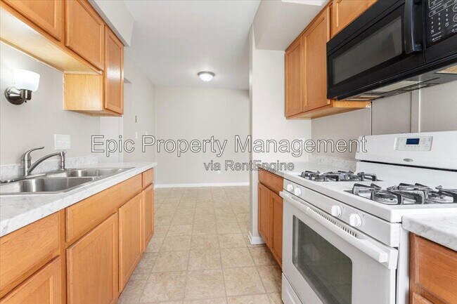 Foto del edificio - 24587 Kelly Rd