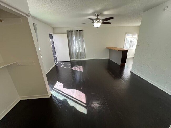 Foto del edificio - 8715 Stewart and Gray Rd