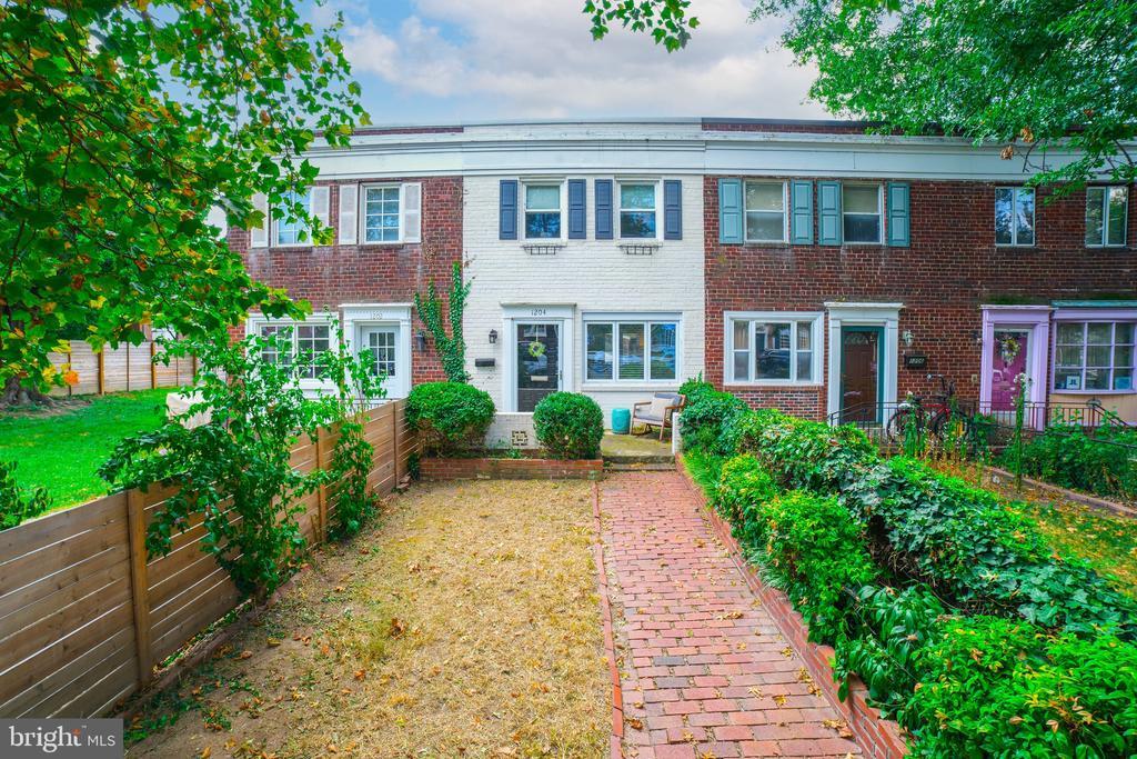 Primary Photo - 1204 Wilkes St