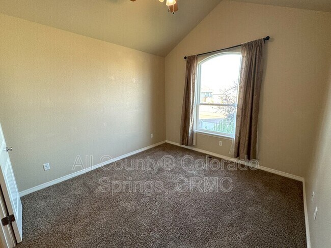Building Photo - 7768 Forest Valley Loop