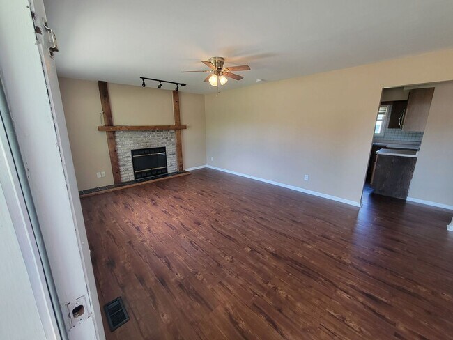 Foto del edificio - 506 Brelsford 3BR/1BA (Trenton)