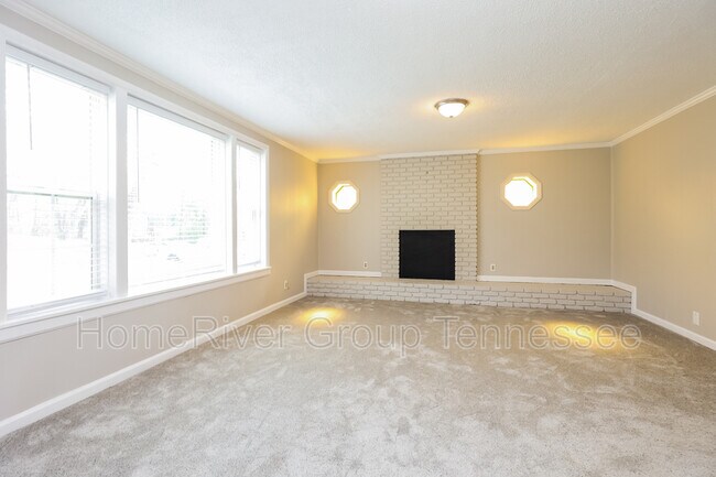Building Photo - 2636 Ravine Dr