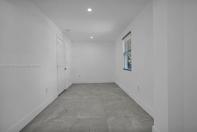 Foto del edificio - 17961 NW 2nd Pl