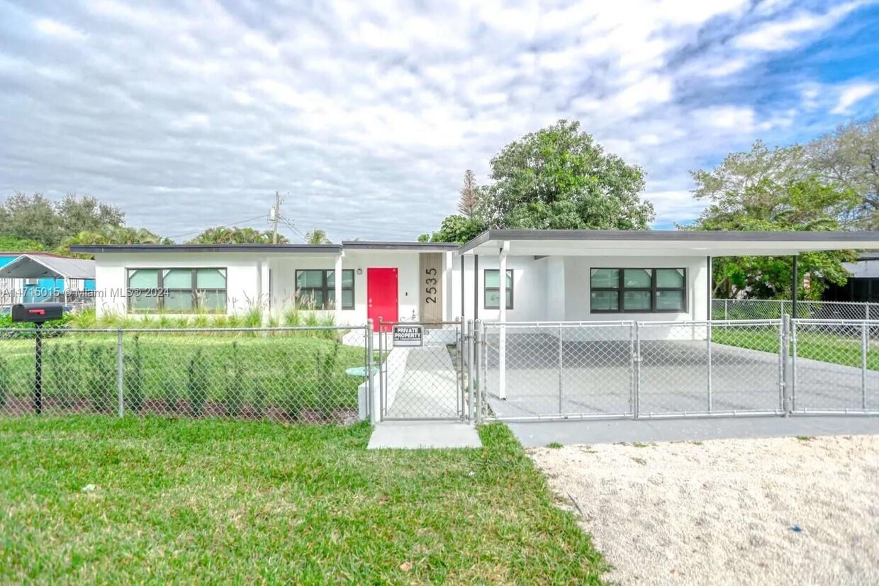 Foto principal - 2535 NW 160th St