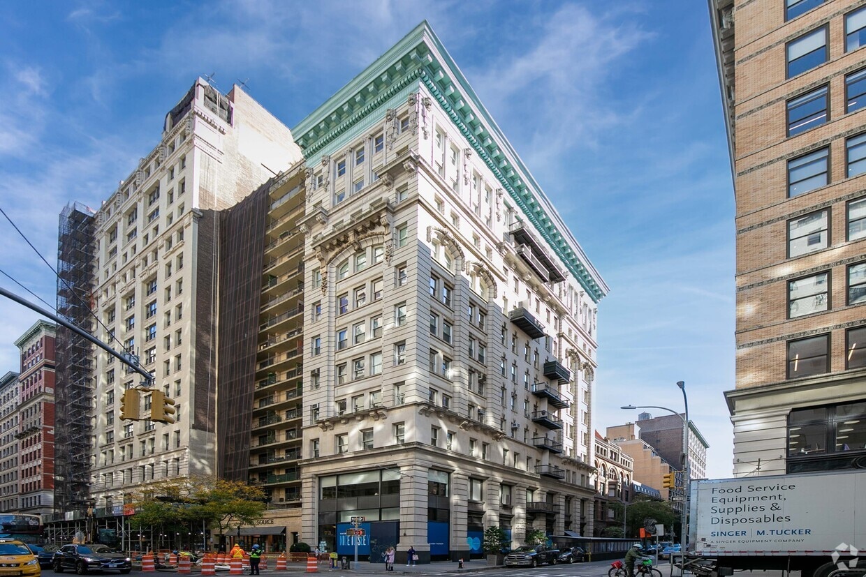 Primary Photo - 73 Fifth Ave