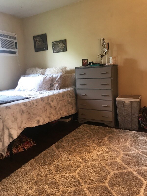 large great room - 916 Kellogg Ave