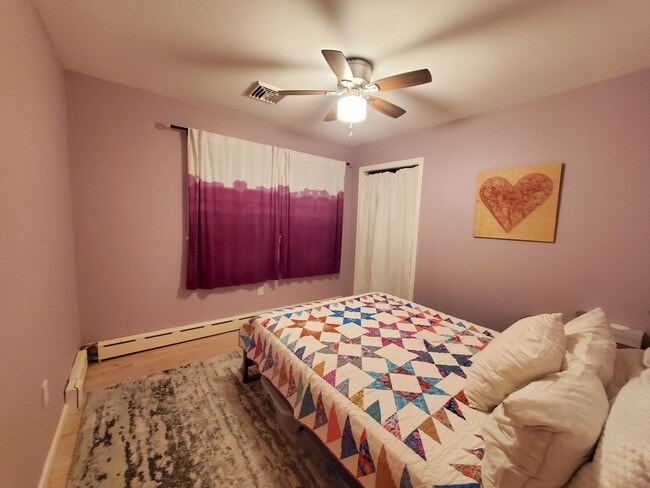 Foto del edificio - ***Short term rental available, partially ...