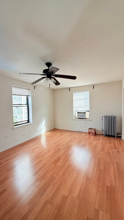 Foto principal - 3933 N Clarendon Ave