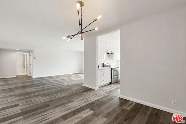 Foto del edificio - 645 Westmount Dr