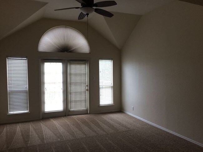Building Photo - 746 Treaty Oak