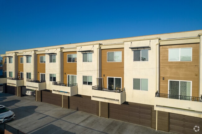 Building Photo - 3801 Franklin Ave