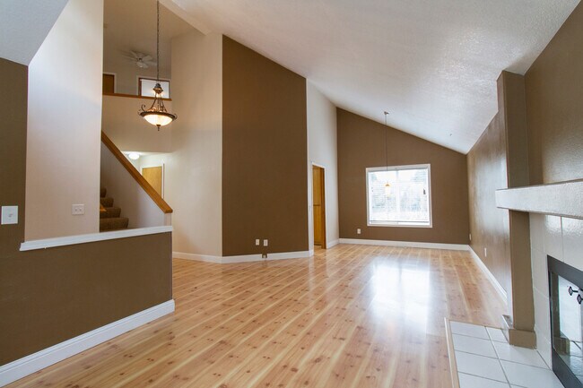 Foto del edificio - Lovely Corner Home in Quiet Neighborhood w...