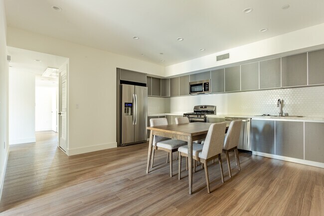 Foto del edificio - 1450 S Barrington Ave