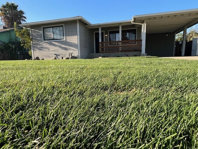 Foto del edificio - Beautiful Home for rent in Tulare, Ca
