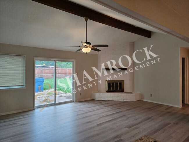 Building Photo - 4/2 Hewitt Home
