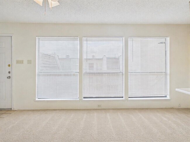 Foto del edificio - 3115 Helms St