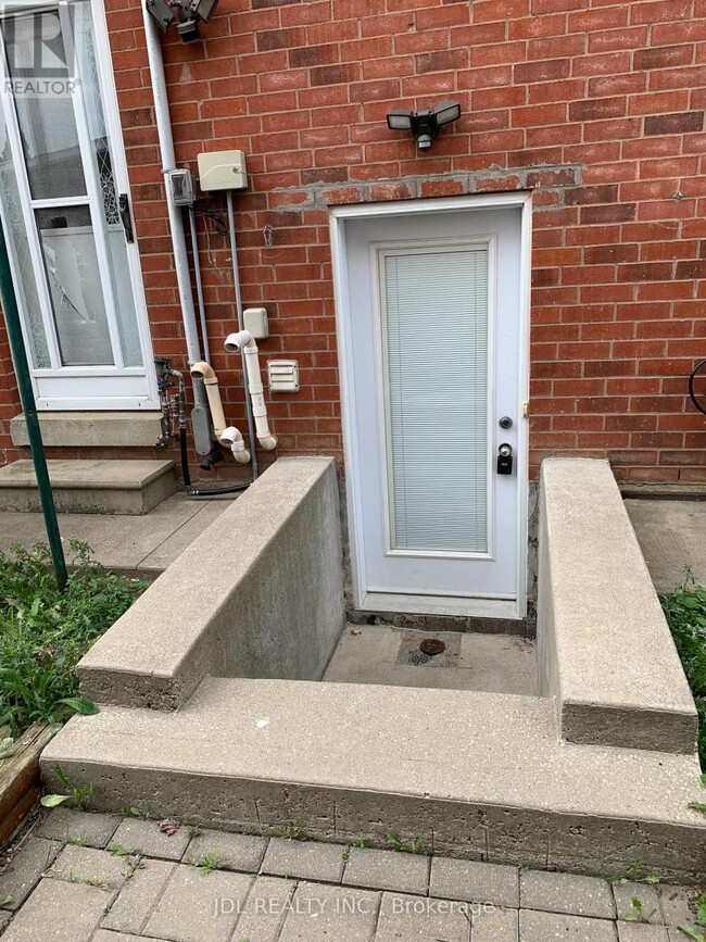 Building Photo - 23 Millstone Dr
