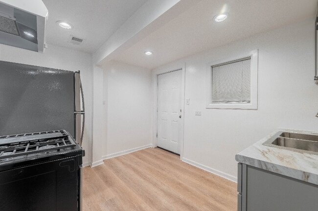 Foto del edificio - 2407 S Trumbull Ave