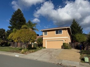 Building Photo - 5738 Skyview Pl