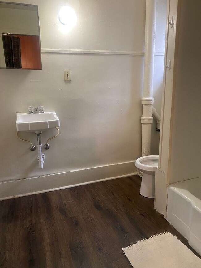 Foto del edificio - 426 E 13th St