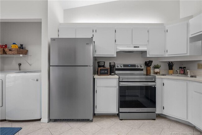 Foto del edificio - 1544 SW Silver Pine Way