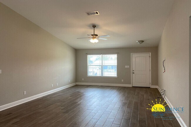 Building Photo - Stunning 3 Bedroom Home in Gulf Breeze