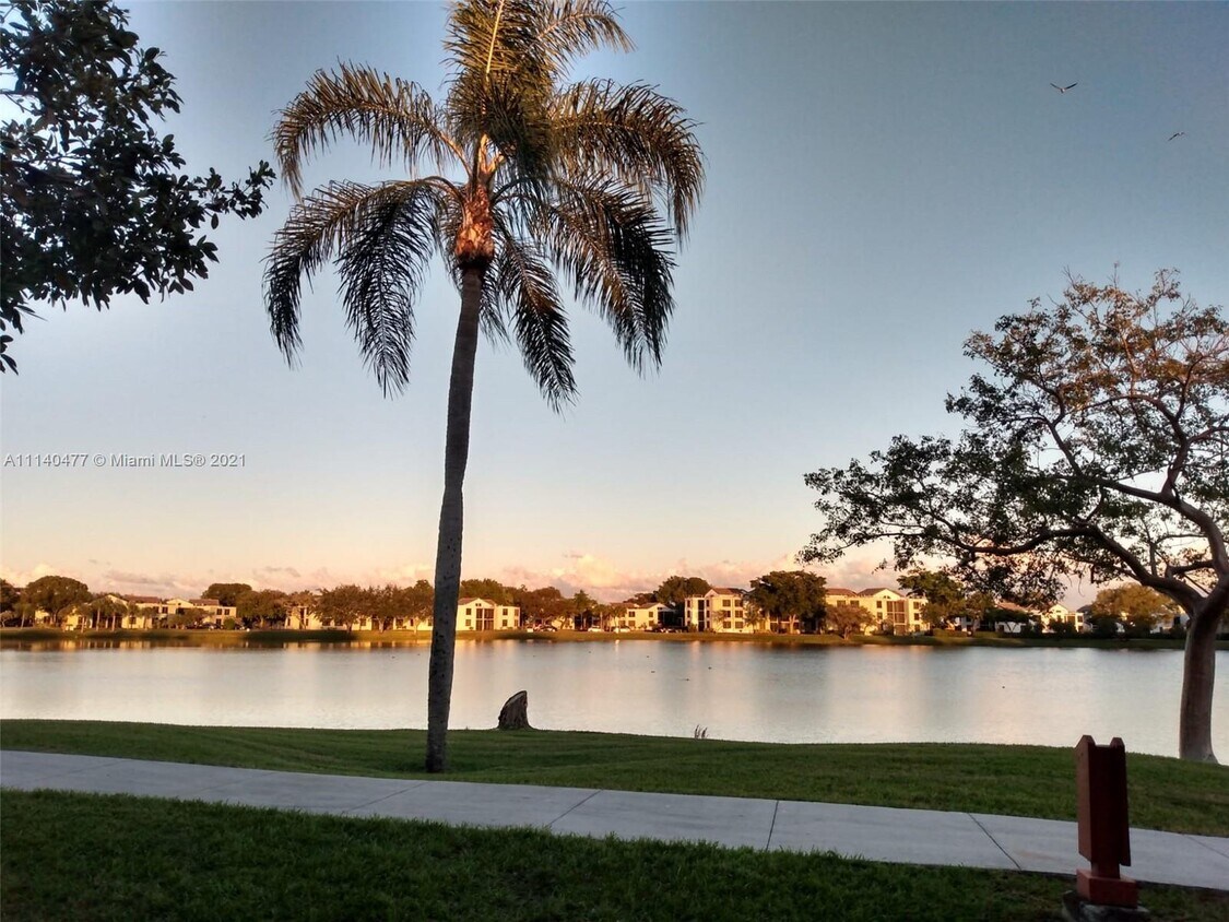 Primary Photo - 202 Lake Pointe Dr
