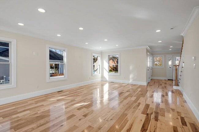 Building Photo - 68 Edgewood Rd