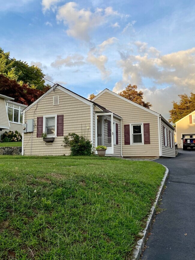 Building Photo - 190 Hollow Tree Ridge Rd