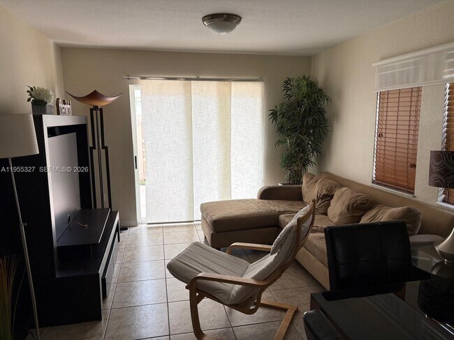 Foto del edificio - 8802 NW 109th Ct