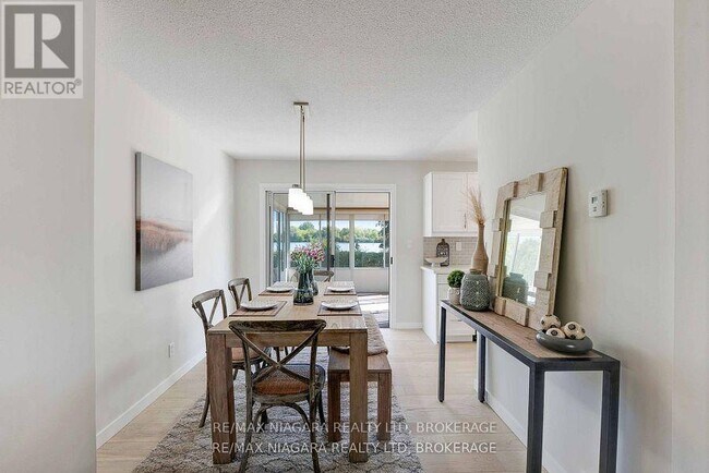 Photo du bâtiment - 628 Bunting Rd