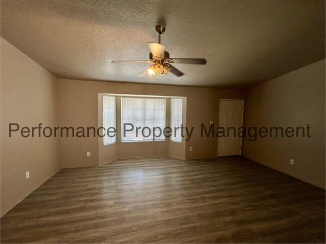 Foto del edificio - 3 Bed/2 Bath Home in Delano with Solar and...