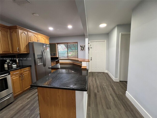 Building Photo - 460 Lakeview Dr