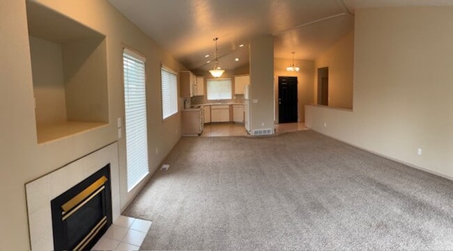 Building Photo - 1124