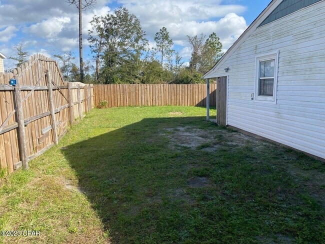 Building Photo - 8202 Eastwood Ave