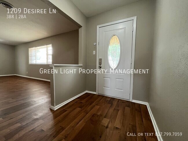 Foto del edificio - 1209 Desiree Ln
