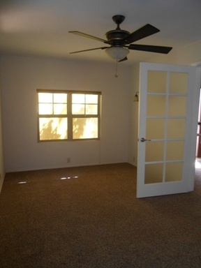 Building Photo - 10648 Oak St