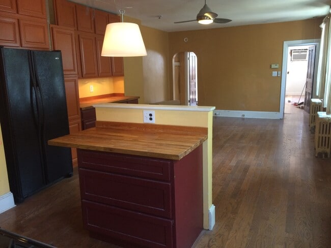 Open Kitchen / Living Room (13' x 26') - 1229 E Susquehanna Ave