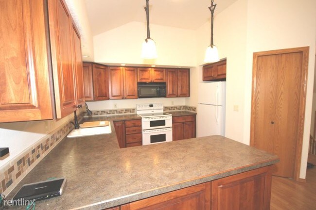 Building Photo - 3 br, 2 bath House - 1984 Ridge Crest