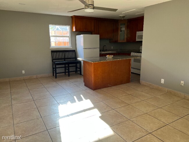 Foto del edificio - 1 br, 1 bath Townhome - 111 Austin Court U...