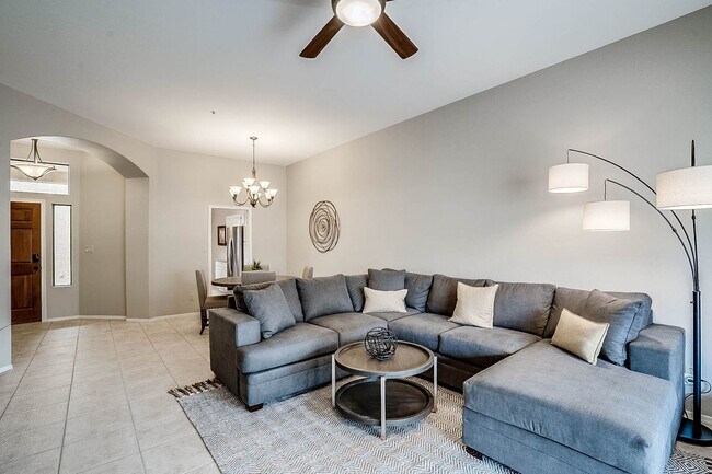 Foto del edificio - Resort Style Living - Furnished Three Bedr...