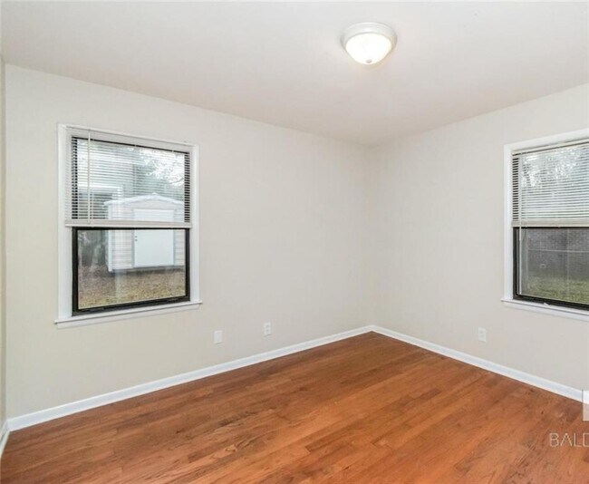 Foto del edificio - 2655 N Harbor Dr