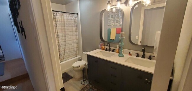Foto del edificio - 4 br, 2 bath House - 216 Asta Ave