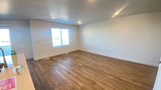 Foto del edificio - Modern 4 Bedroom Townhome in Cedar City. Pet Friendly!